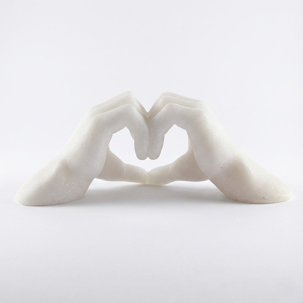 Escultura Decorativa Manos en Forma de Corazón – Blanco Mate