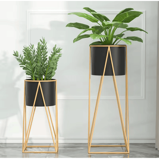 Maceteros Decorativa Minimalista con Estructura Metálica Negro y Dorado - KB Home