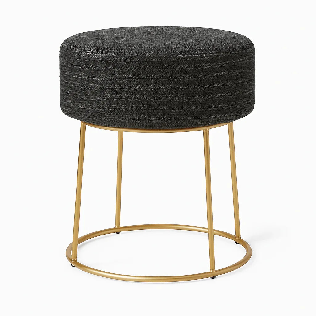 Taburete Decorativo Negro de Fibra Natural con Base Metálica Dorada - KB Home