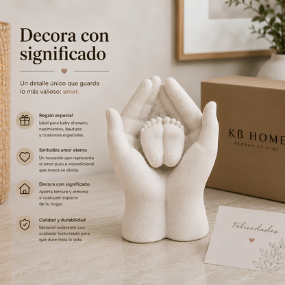 Escultura Decorativa Manos con Pies de Guagua Bebé 17x12 cm – Resina Blanco Marfil