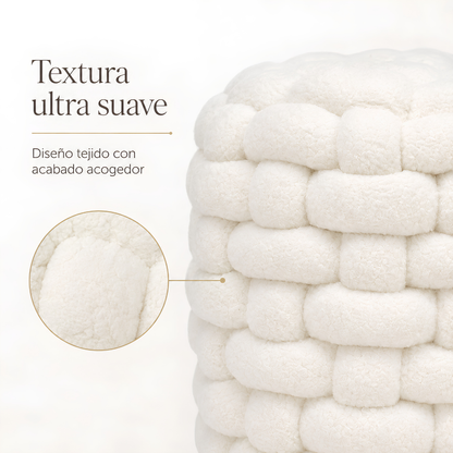 Puff Bouclé Tejido en Relieve – Color Crudo 38x32 cm