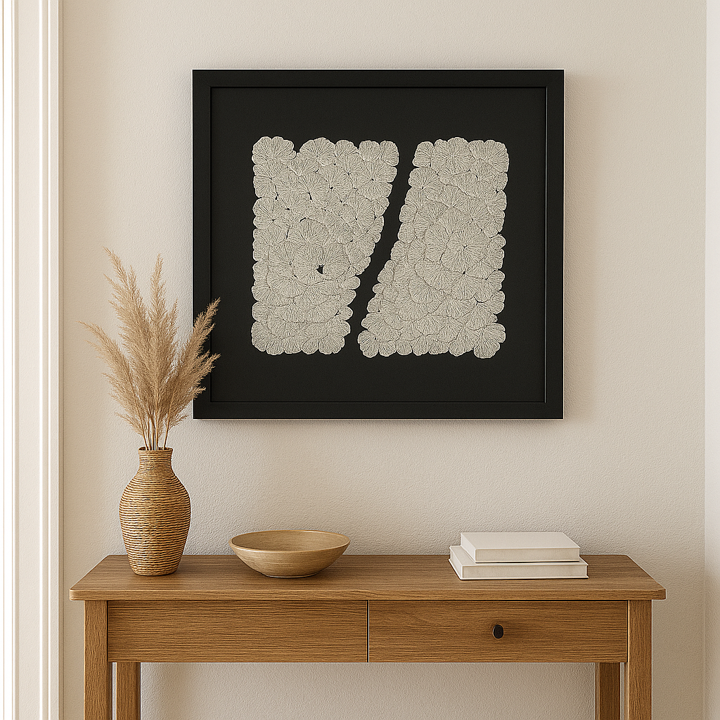 Cuadro Decorativo con Relieve Plateado – Arte 3D Moderno con Marco Negro