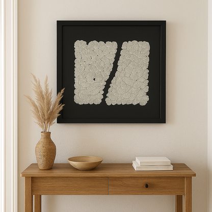 Cuadro Decorativo con Relieve Plateado – Arte 3D Moderno con Marco Negro