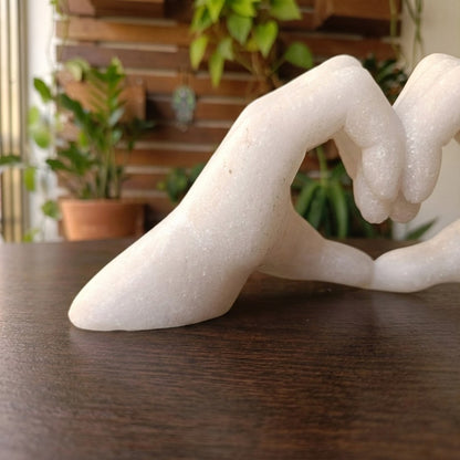 Escultura Decorativa Manos en Forma de Corazón – Blanco Mate