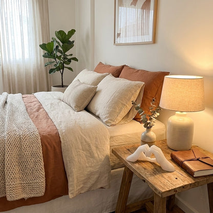 Escultura Decorativa Manos en Forma de Corazón – Blanco Mate